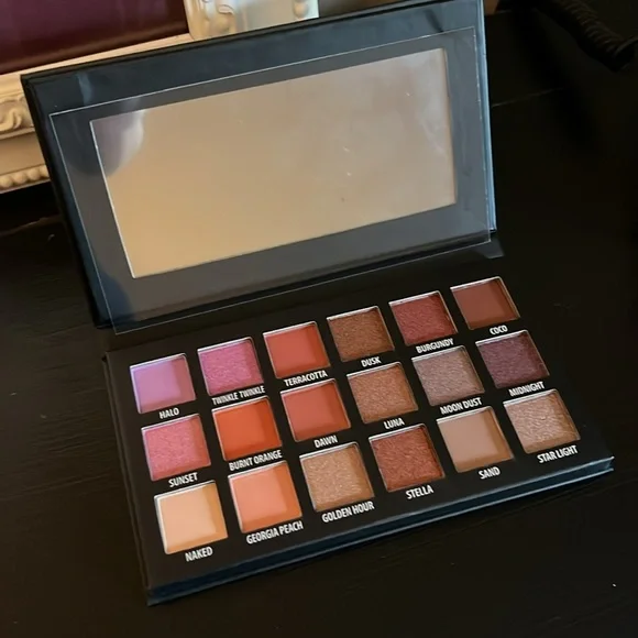 KAB Day and Night Pallette - Picture 3 of 4